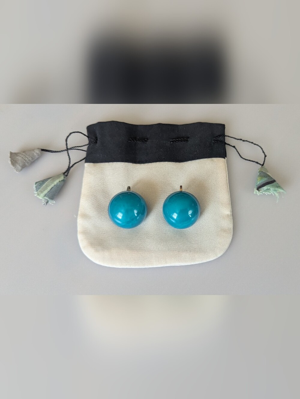 Vintage Teal Blue Glossy Clip On Earrings. Size: 0.75" Diameter